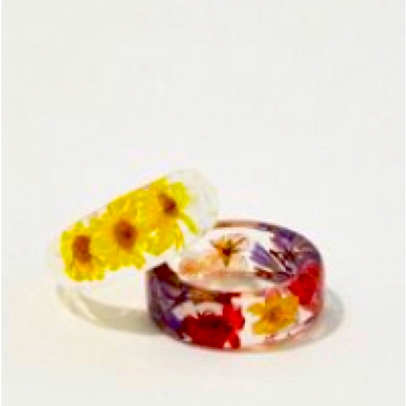 Aerie Resin Rings Size 7 20$